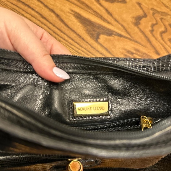 Thrifted shoulder bag 👜 Love the wooden shoulder strap, In decent condition. - Picture 5 of 5